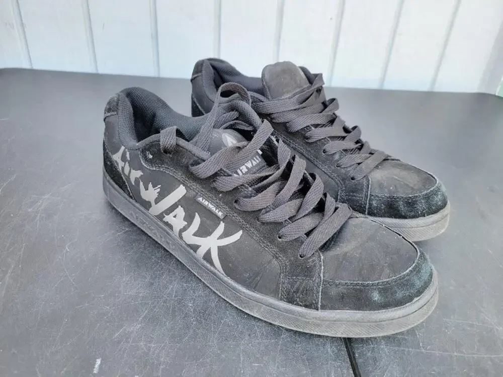 Airwalk Shoes Mens Size 10.5 Black Suede Low Top Skateboarding Sneakers 2013